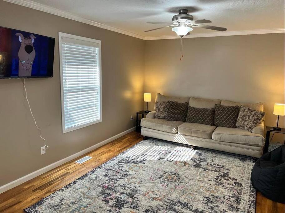 Apartamento Comfy King Bed Townhouse With Outdoor Sitting Area Guntersville Exterior foto