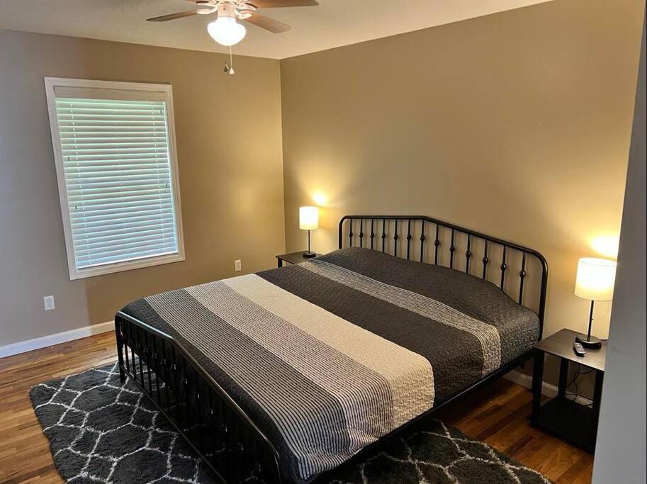 Apartamento Comfy King Bed Townhouse With Outdoor Sitting Area Guntersville Exterior foto