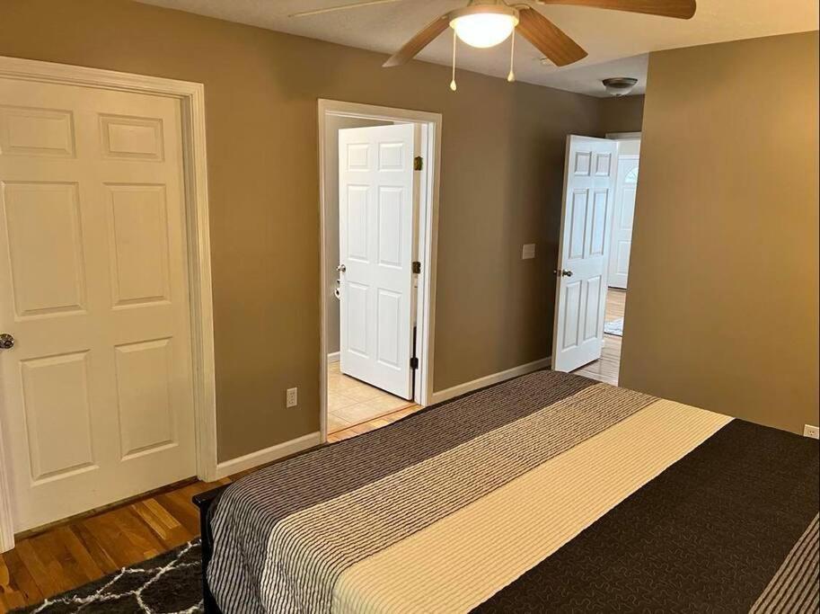 Apartamento Comfy King Bed Townhouse With Outdoor Sitting Area Guntersville Exterior foto